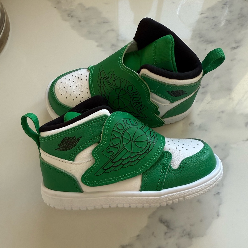 Nike Jordan Sky 1 SE lucky green & white. Boys size 8C
